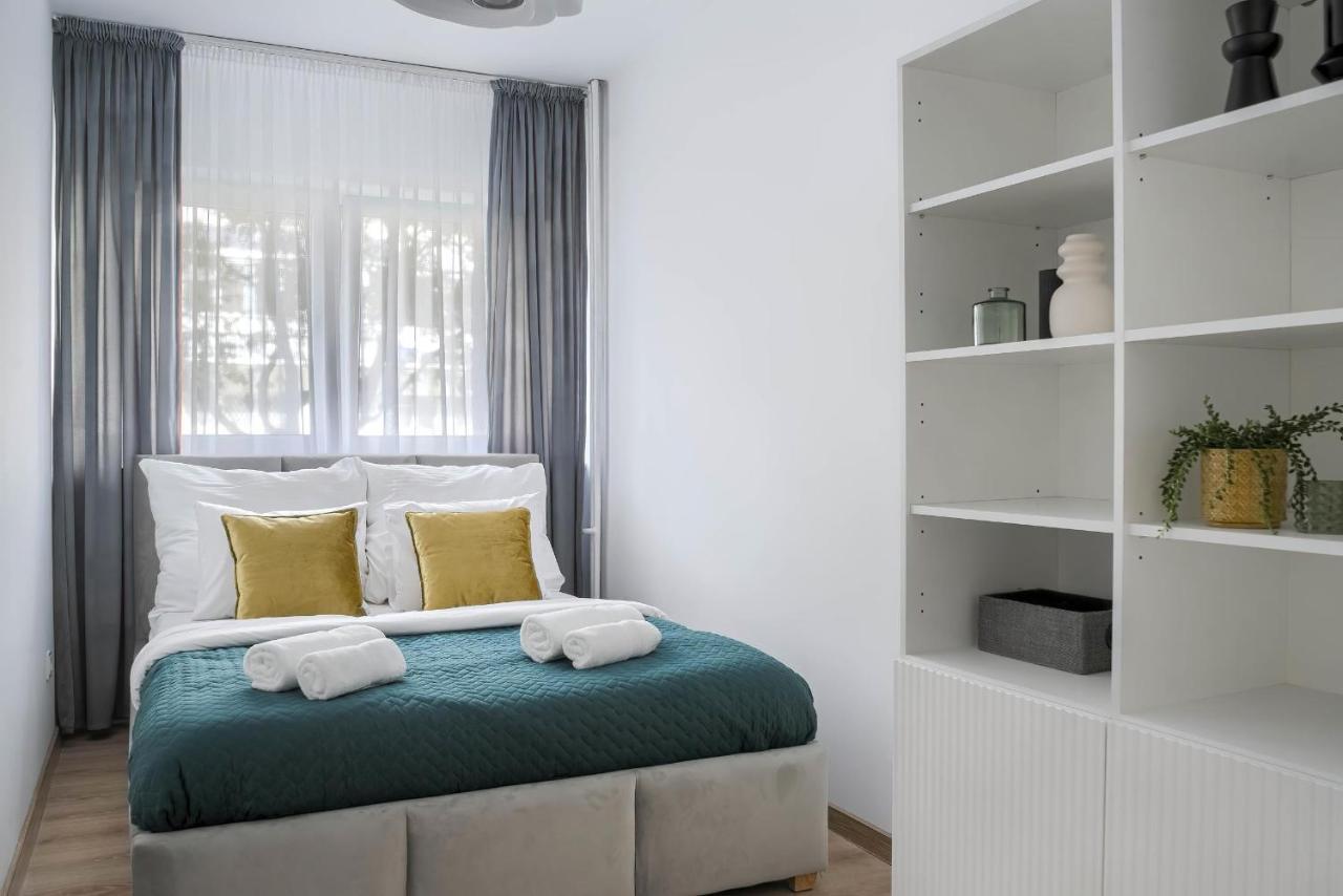 Corolla Apartments Solidarnosci 96 Варшава Экстерьер фото