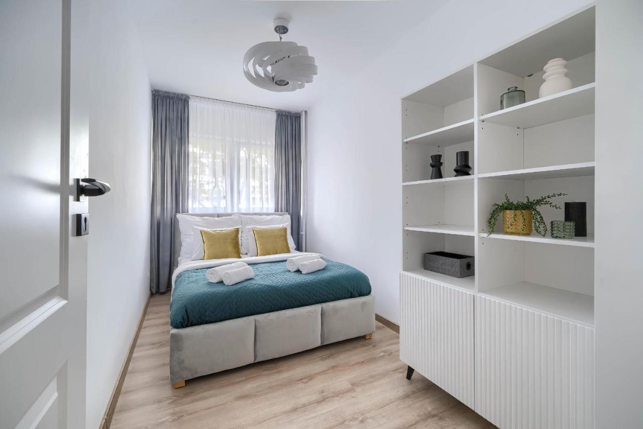 Corolla Apartments Solidarnosci 96 Варшава Экстерьер фото